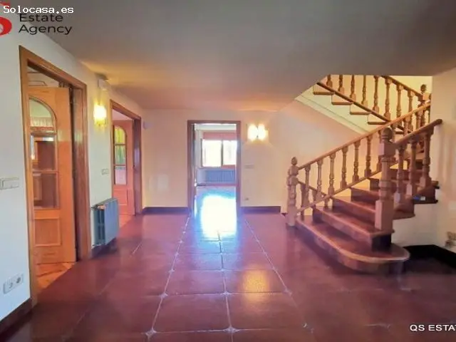 Chalet en Girona con Vistas Despejadas y Gimnasio