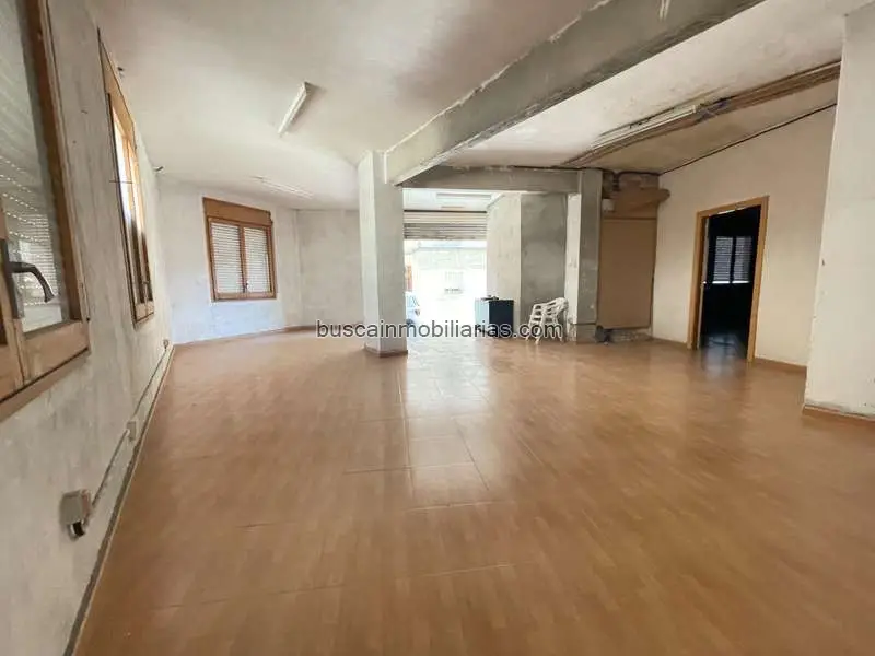 Local Comercial en Vilanova del Camí con Posibilidad de Cambio de Uso a Vivienda