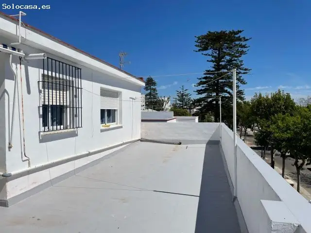Oportunidad en Chipiona: Ático y Pisos cerca de la Playa