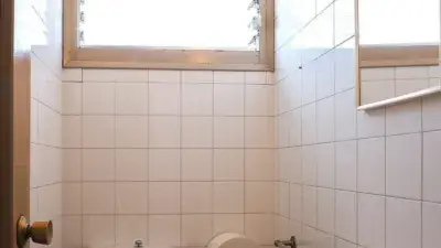 Chalet con 4 negocios en Torres del Obispo cerca de Graus