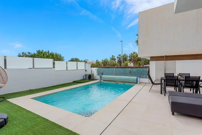 Villa Moderna en Orihuela Costa 4 Dormitorios Piscina Climatizada