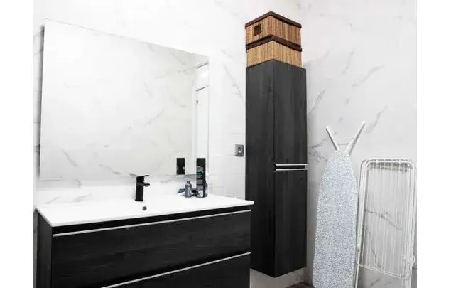 Alquiler de Habitaciones en Madrid - Piso Amueblado con Balcón