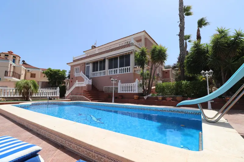 Venta Chalet Lujoso Almoradi 4 Dormitorios Piscina