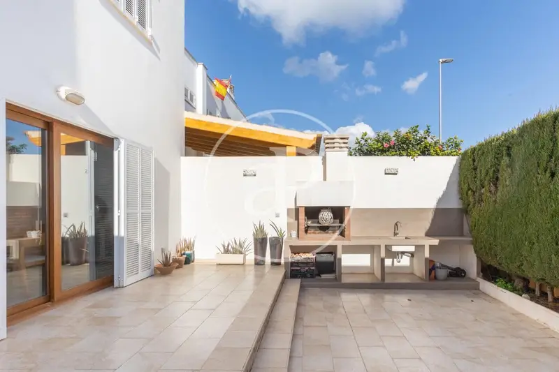 Chalet en Son Veri Nou cerca del mar con jardin y barbacoa