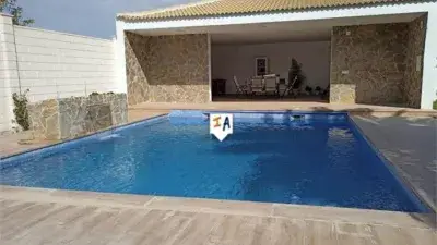 Chalet en venta en Cabra con piscina y gran terreno