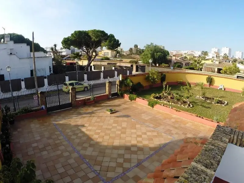 Chalet en Valdelagrana El Puerto de Santa Maria con piscina y jardin