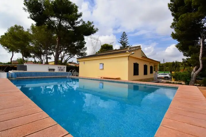 Villa de 4 Dormitorios en Venta en Torrent