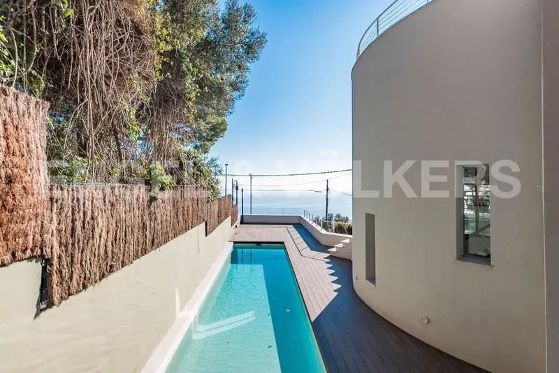 Chalet de Lujo en Castelldefels con Vistas al Mar