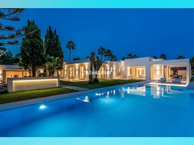 Casa de Lujo en Marbesa 5 Dormitorios Piscina y Gimnasio
