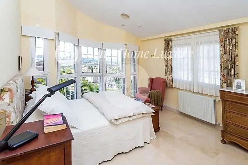 Chalet en venta Riba roja de Turia con jardin piscina y vistas