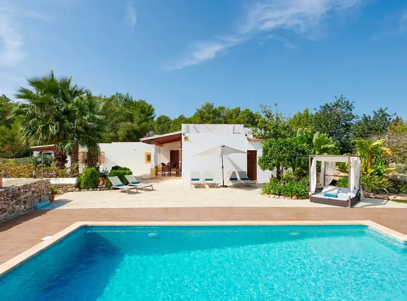 Chalet con Piscina en Ibiza para Familias y Grupos