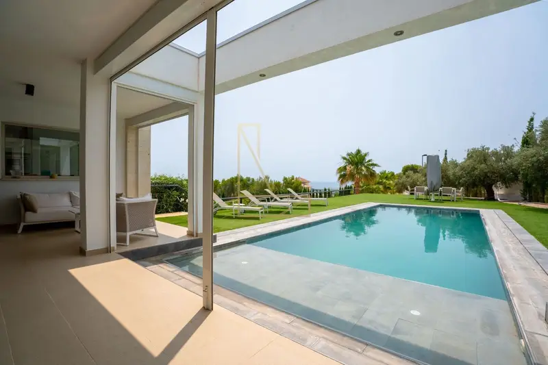 Chalet en Altea la Vella con Piscina Climatizada y Amplia Parcela
