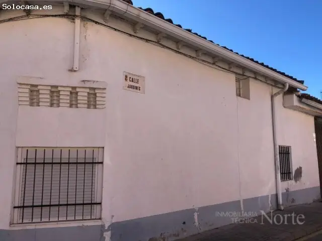 Casa con Cochera en El Casar 19170