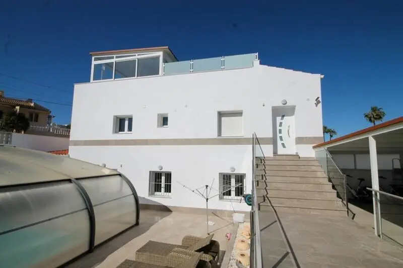 Villa 3 Dormitorios Piscina Climatizada Orihuela Costa