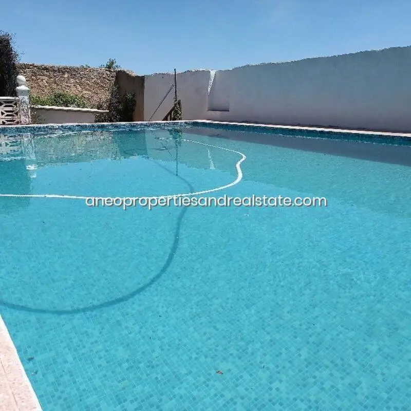 Casa Grande con Piscina en Monóvar