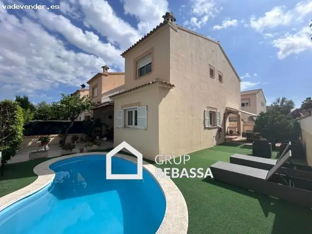 Chalet Pareado con Piscina Privada en Marratxi