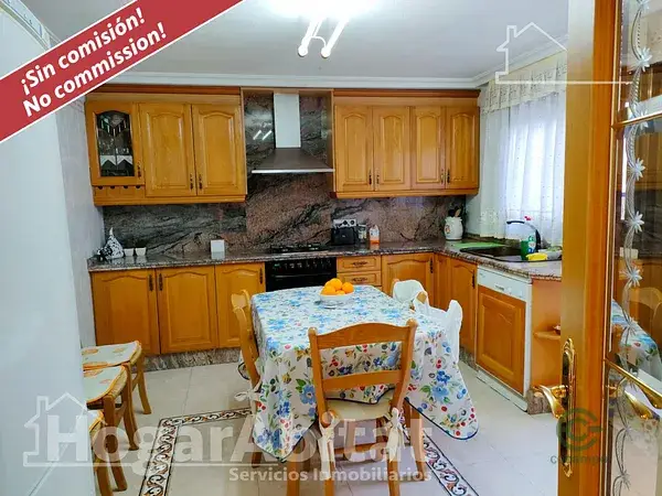 Casa con Local Comercial en Elche 6 Dormitorios 2 Banos