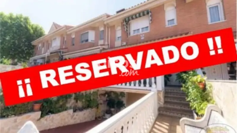 Casa adosada en venta en Calle de los Hermanos Grimm