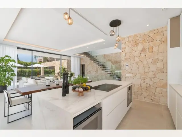 Villa 6 Dormitorios Moderna Marbella Cortijo Blanco