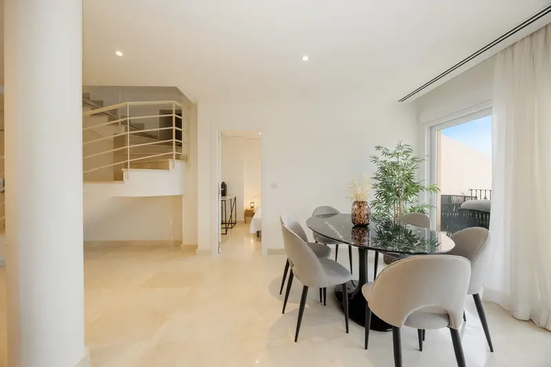 Piso de 3 Dormitorios alquiler Nueva Andalucia, España