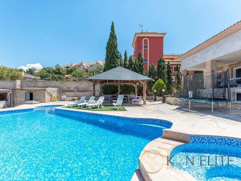 Venta Villa 5 Dormitorios Santa Faz 722m2 Piscina Garaje