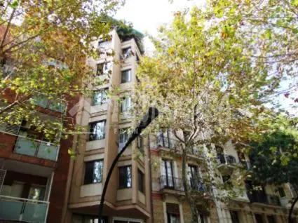 Local Comercial en venta en Paralelo Barcelona 359m2
