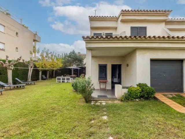 Casa Villa 4 Dormitorios Alquiler Cambrils Espa	1a
