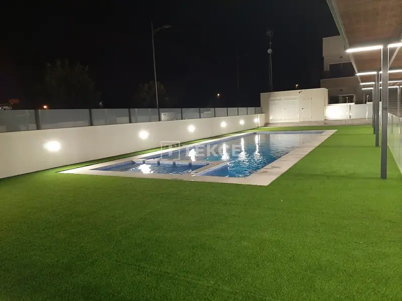 Apartamentos de Lujo en Costa Blanca con Piscina