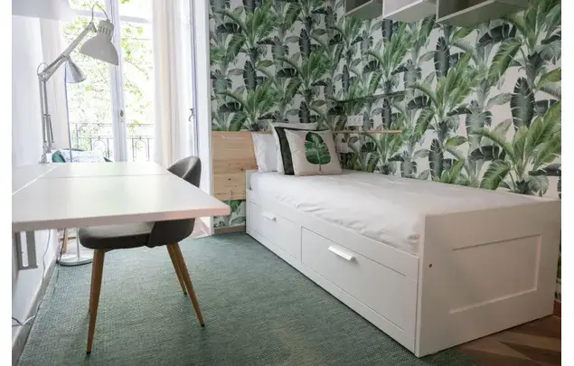 Habitacion en Eixample Barcelona con cama individual
