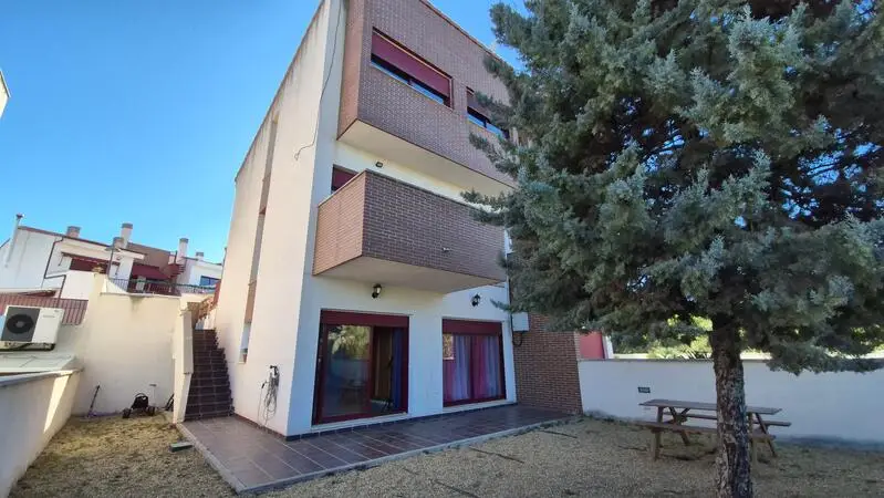 Villa en Torre Guil Murcia 4 dormitorios Jardin Garaje