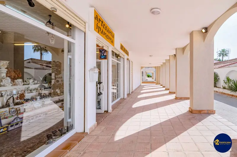 Local Comercial en Velilla Almuñécar Playa Primera Linea