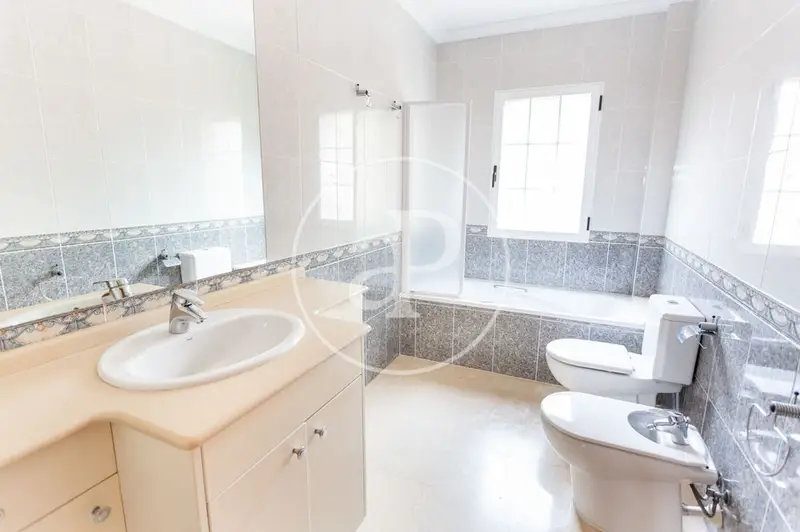 Casa en La Cañada Paterna 274m2 5 Dorm 3 Baños Piscina