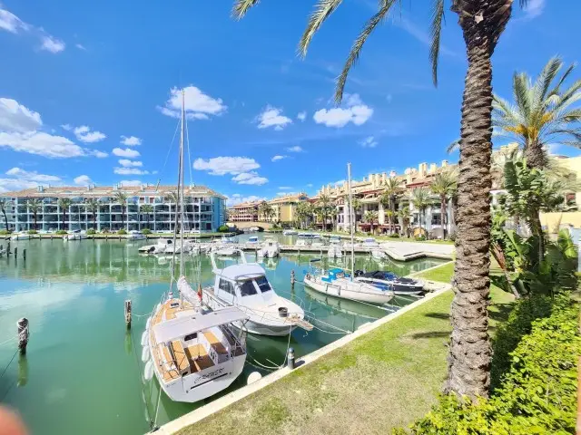 Piso de 2 Dormitorios en venta Sotogrande-Puerto, España