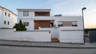 Chalet de Lujo en La Zubia con Piscina y Energia Solar