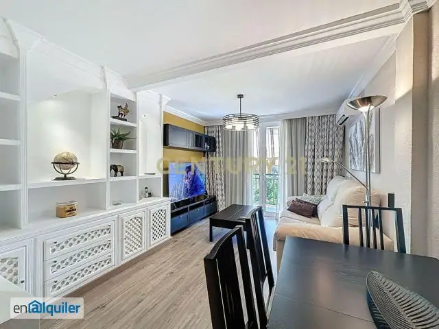 Alquiler piso Málaga: 2 habitaciones, terraza, aire acondicionado
