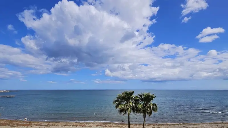 Ático en Primera Línea de Playa Estepona Málaga
