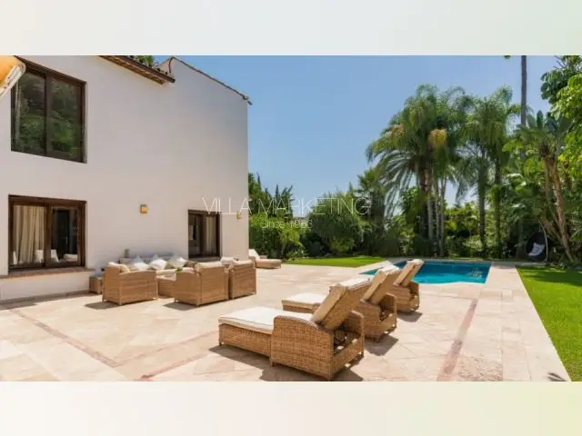 Villa de Lujo en Nueva Andalucia 5 Dormitorios Piscina Climatizada