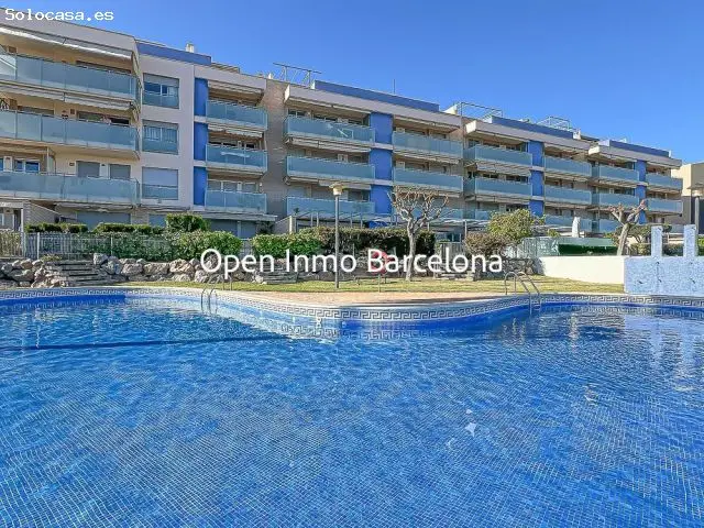 Piso Vacacional en Cubelles con Vistas al Mar y Piscina