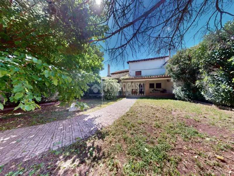 Casa en venta en Torrelaguna centro 349m2 Ocho habitaciones