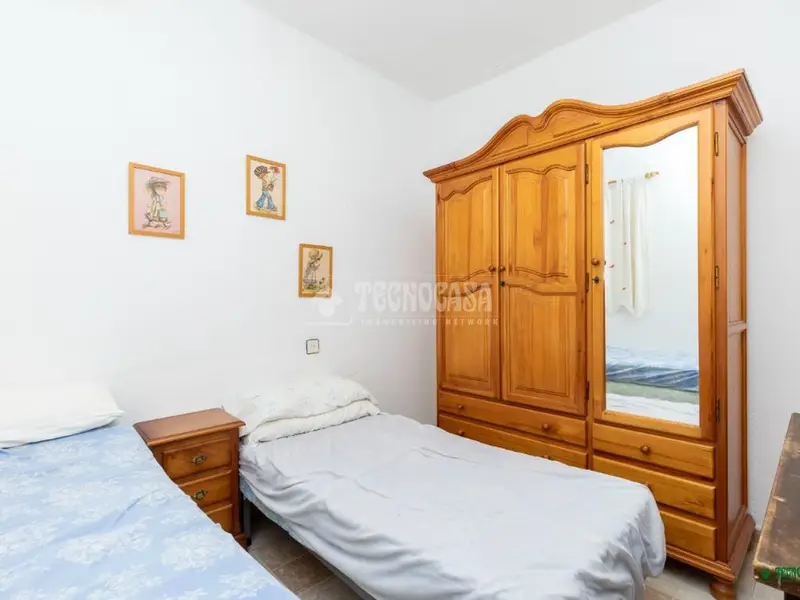 Casa en Venta en Almeria Dos Plantas Cerca del Centro