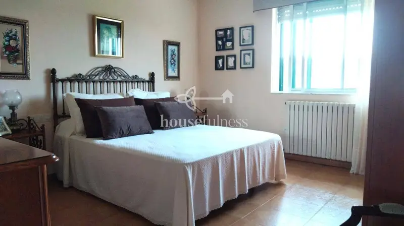 Chalet en venta cerca de Ferrol con jardin y vistas a la playa