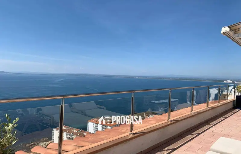 Apartamento en Roses con vistas al mar y aparcamiento