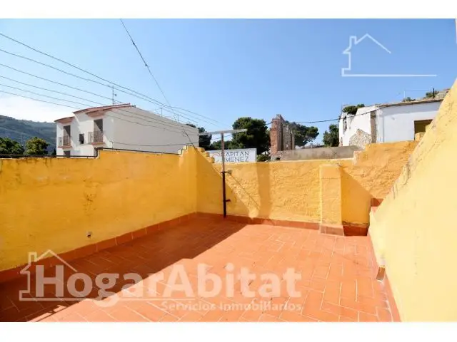 Amplia Casa con Terraza y Trastero Cerca del Centro Oropesa del Mar