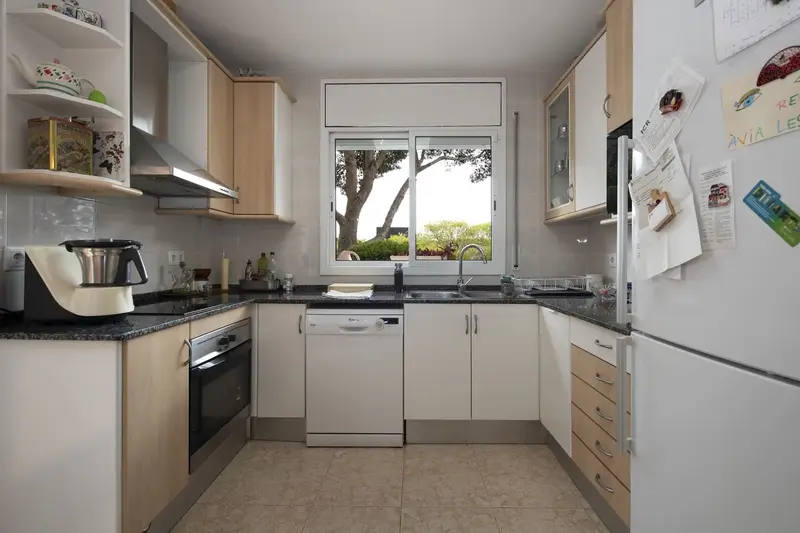 Chalet en Venta Castelldefels Con Jardin Piscina y Apartamento Anexo