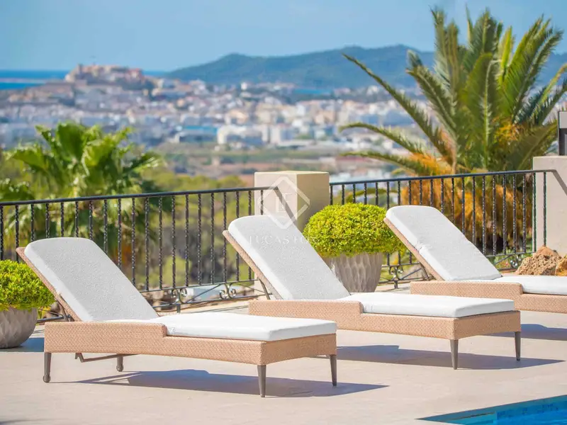 Chalet con Vistas Panorámicas en Ibiza