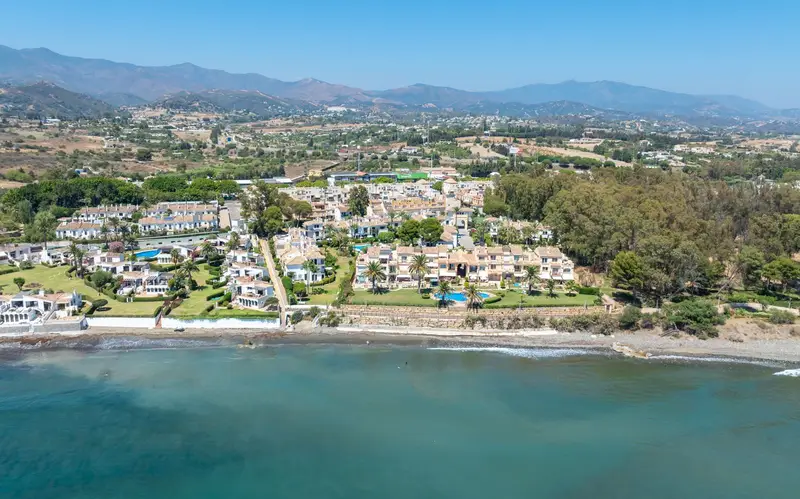 Adosado 2 Dormitorios Estepona Cerca Playa Reforma Necesaria