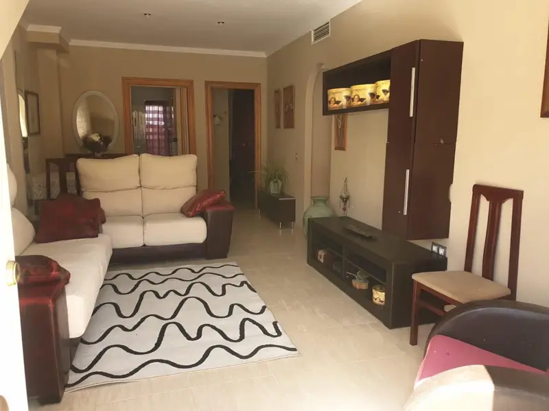 Apartamento en Planta Baja con Patio y Piscina cerca de la Playa