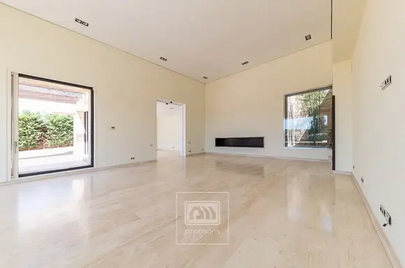 EXCLUSIVO CHALET INDEPENDIENTE CON PISCINA EN LA PRESTIGIOSA URBANIZACIÓN LA FINCA.