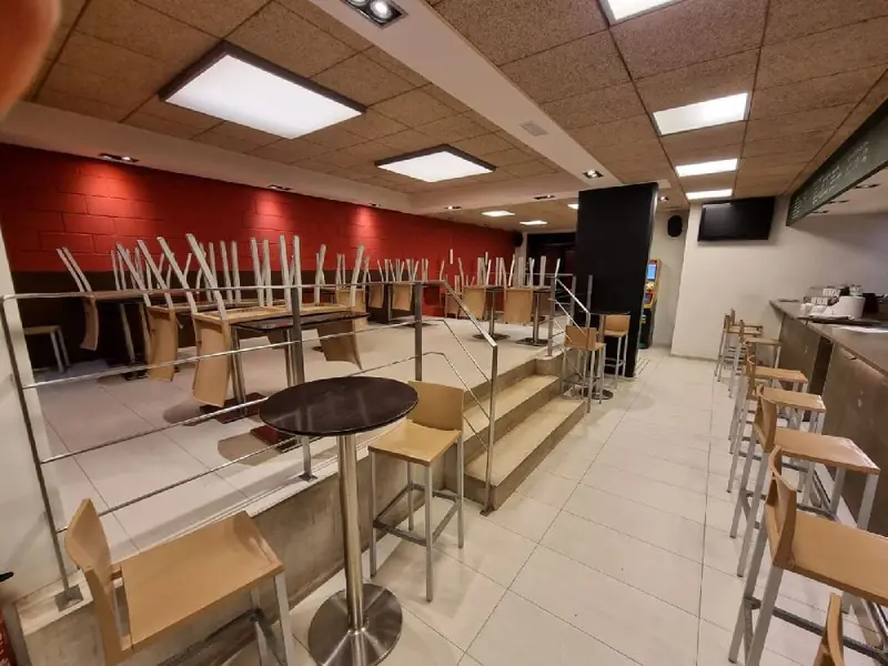 Venta Local Comercial con Calefaccion en Centre Poble Igualada