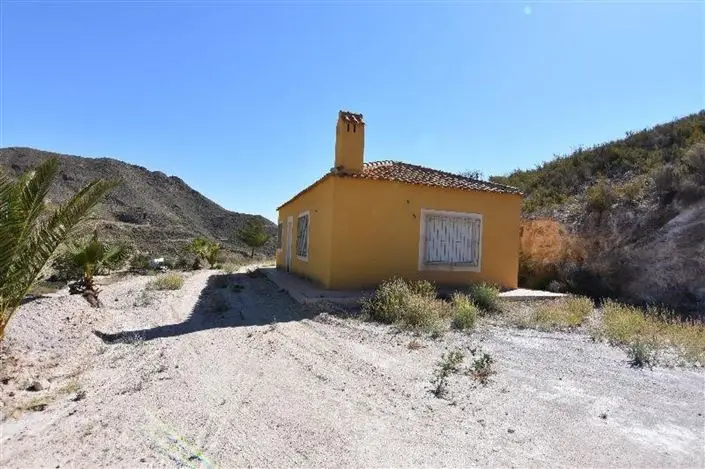 Villa 2 Dormitorios en Venta Gran Terreno 9600m2